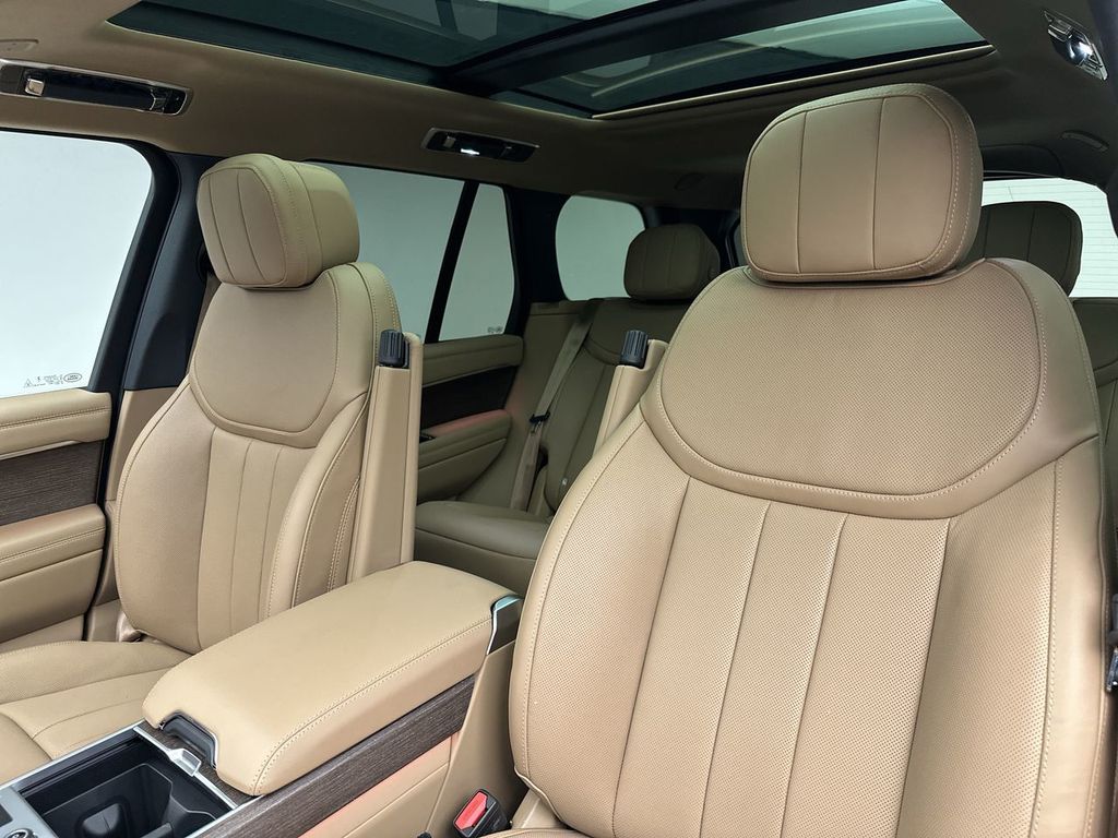 2023 Land Rover Range Rover SE 15