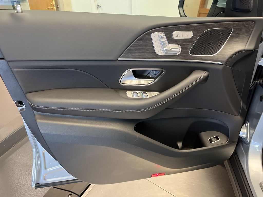 Thumbnail: 2026 Mercedes-Benz GLE - 11