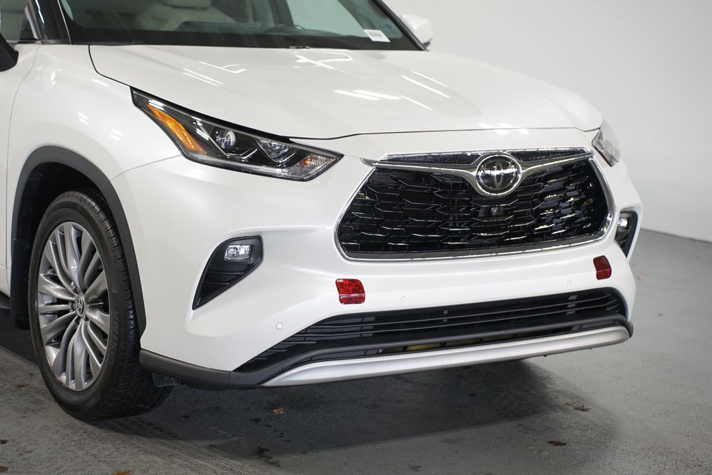 Thumbnail: 2021 Toyota Highlander - 4