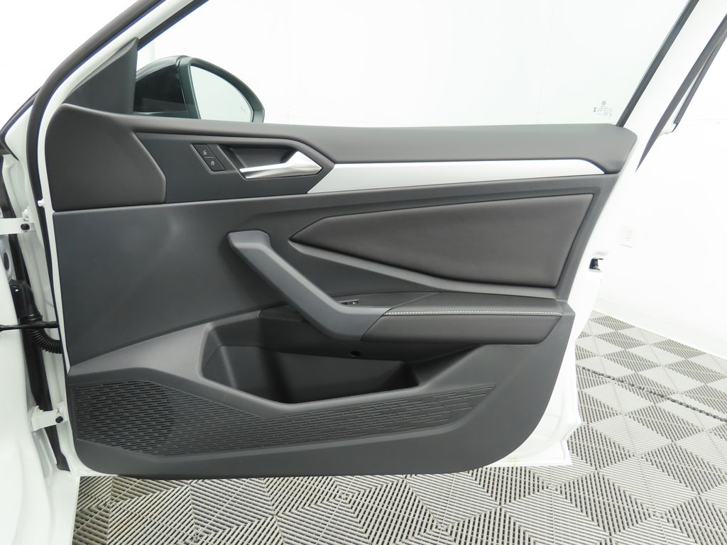 Thumbnail: 2025 Volkswagen Jetta - 25