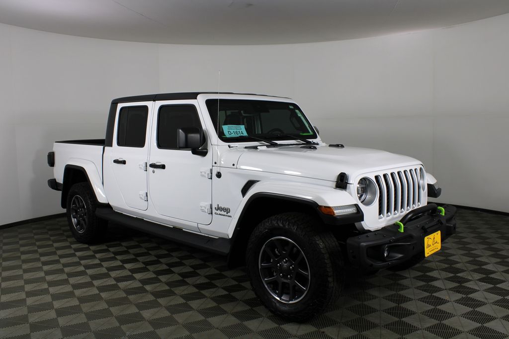 Bright White Clearcoat 2020 Jeep Gladiator Pickup Truck Four-Wheel Drive 8-Speed Automatic