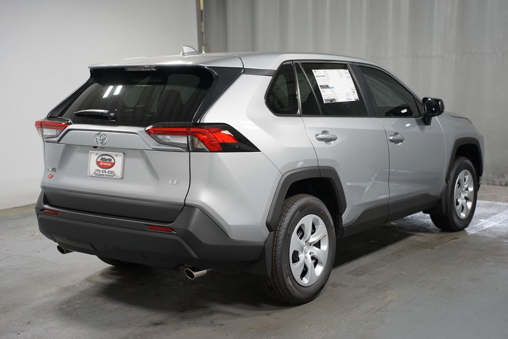 2025 Toyota RAV4 LE 8