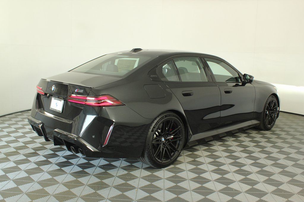 Thumbnail: 2025 BMW M5 - 2