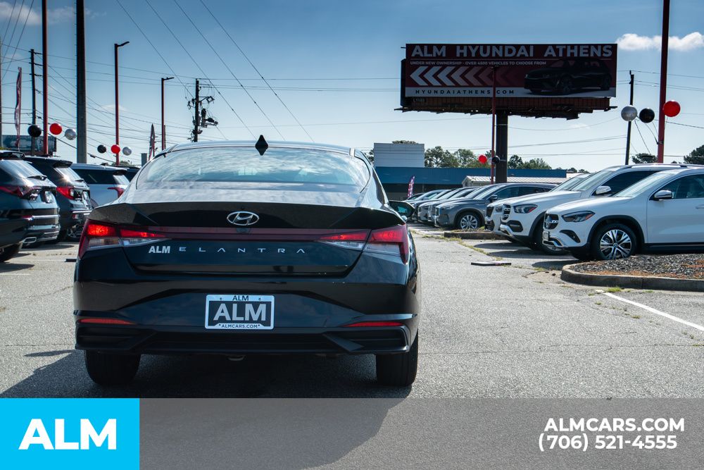 2023 Hyundai Elantra SEL photo 5