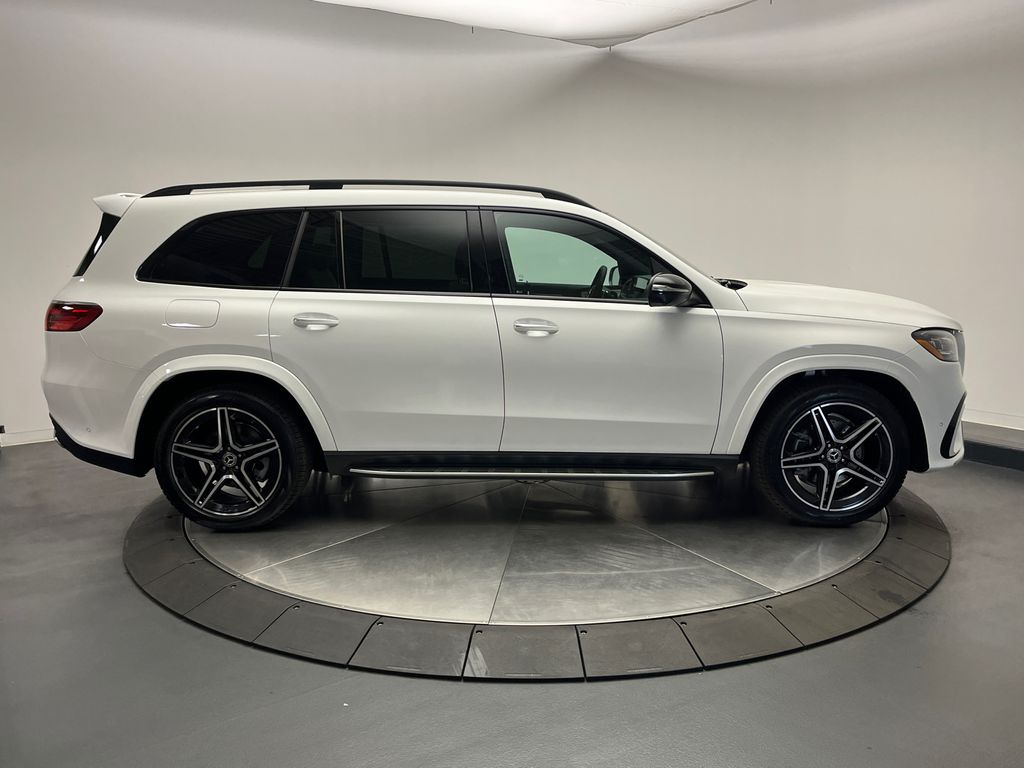 2025 Mercedes-Benz GLS 450 4MATIC 8