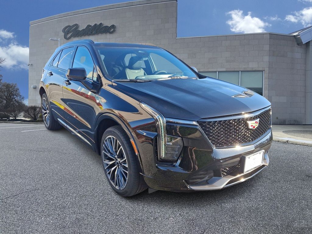 2025 Cadillac XT4 Sport 2