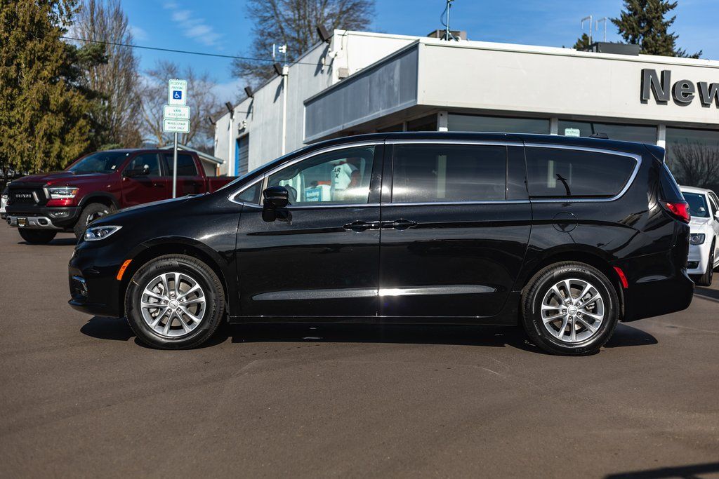 2026 Chrysler Pacifica Select thumbnail 10