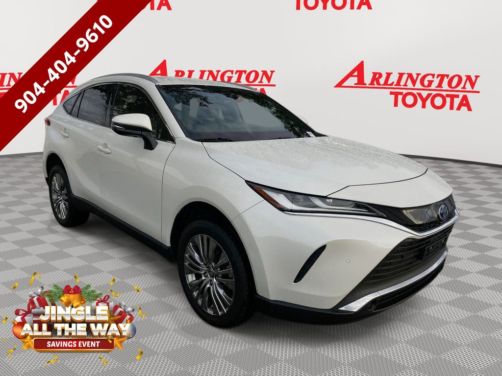 2022 Toyota Venza XLE's photo