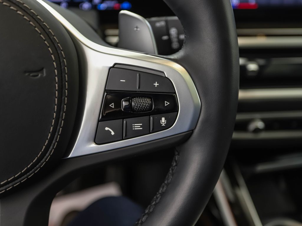 Thumbnail: 2023 BMW X7 - 13