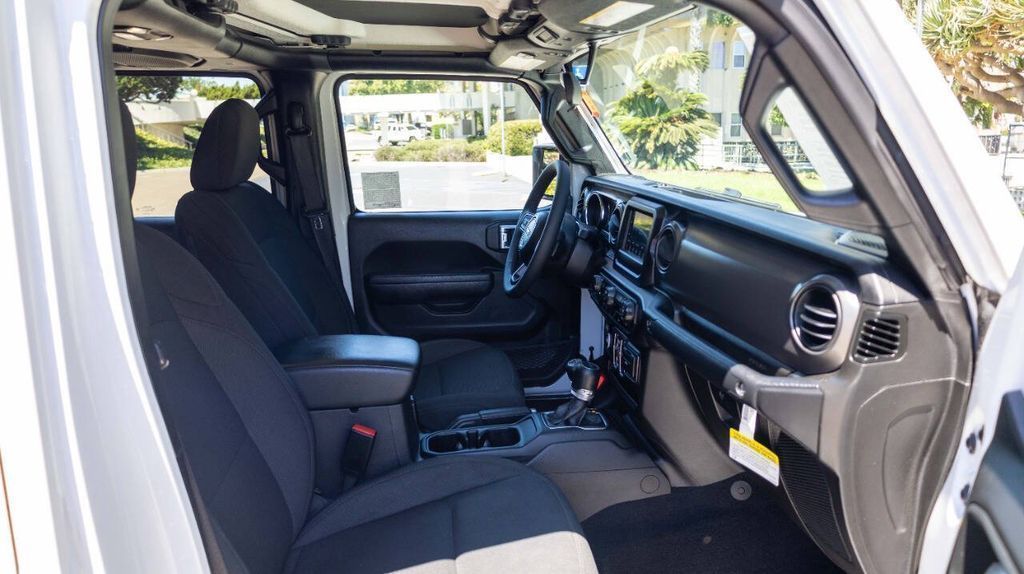 Used 2023 Jeep Gladiator Willys 4D Crew Cab