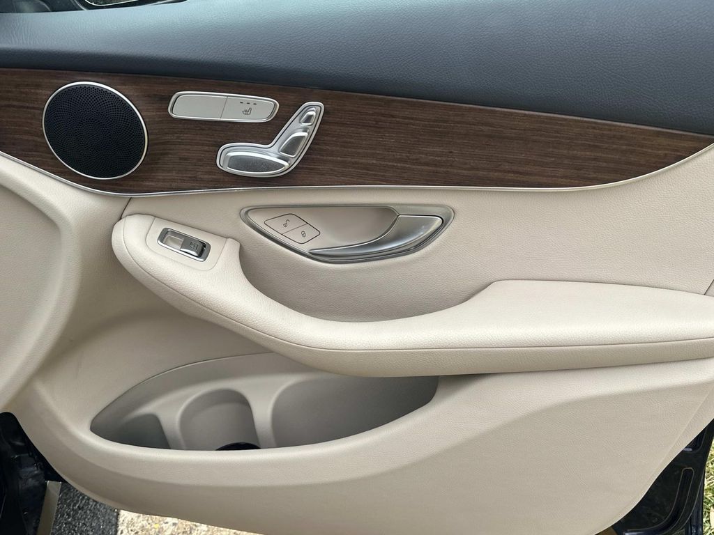 Thumbnail: 2022 Mercedes-Benz GLC - 20