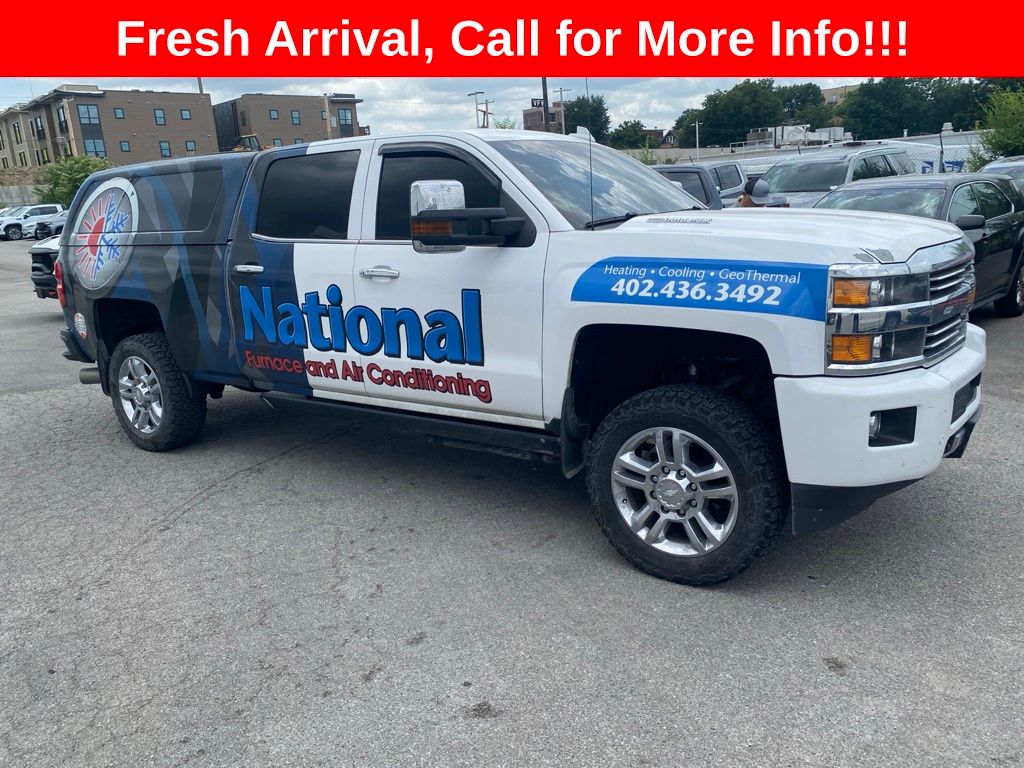 Summit White 2016 Chevrolet Silverado 2500HD Pickup Truck Four-Wheel Drive 6-Speed Automatic