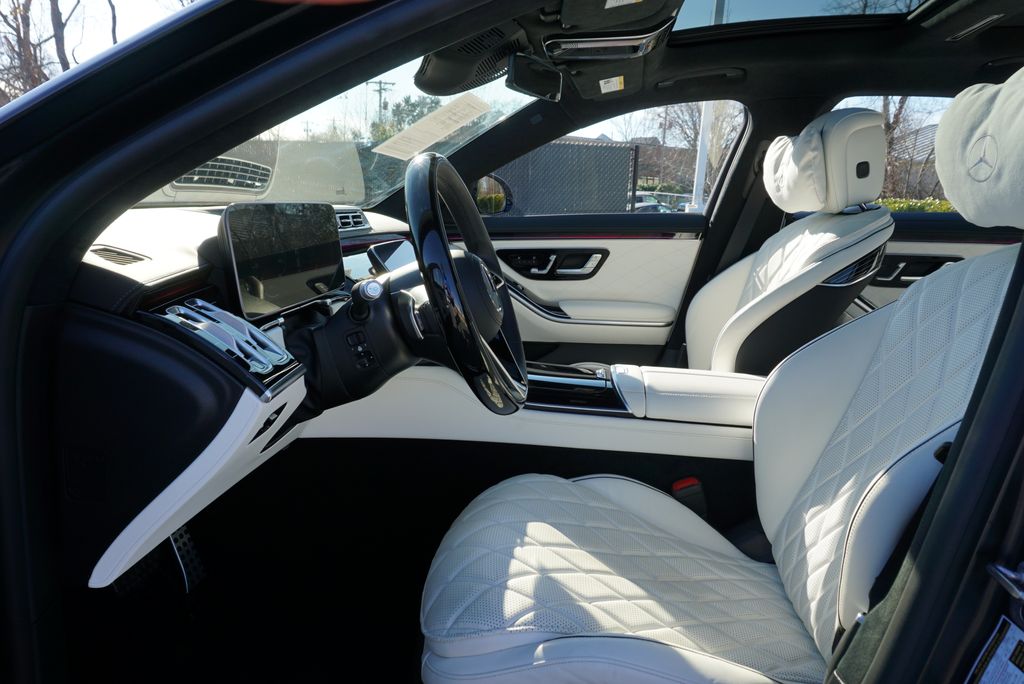 Thumbnail: 2023 Mercedes-Benz S-Class - 9