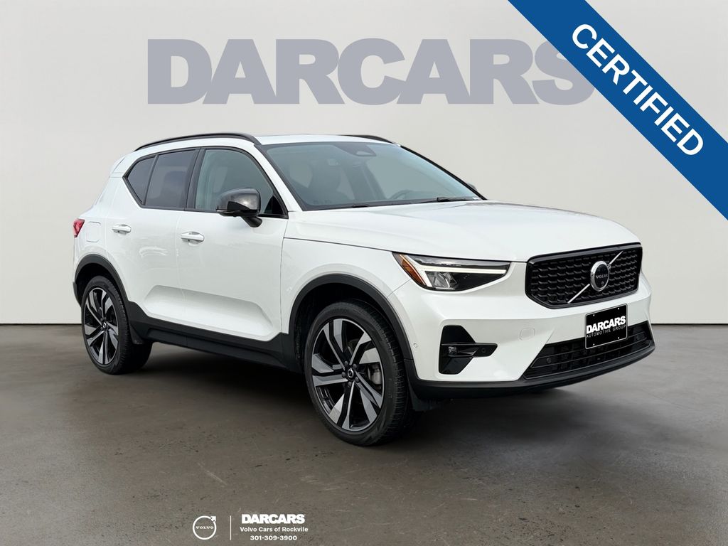 2023 Volvo XC40 B5 Plus Dark Theme AWD