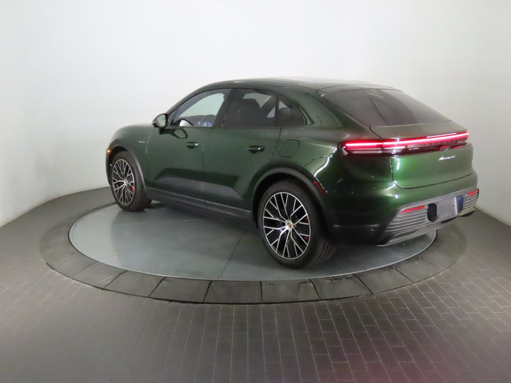 Thumbnail: 2025 Porsche Macan - 3
