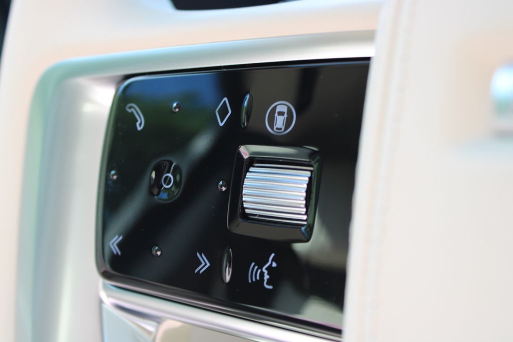 New 2026 Green Land Rover SE image 15