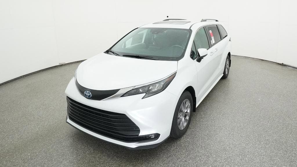 Thumbnail: 2025 Toyota Sienna - 3