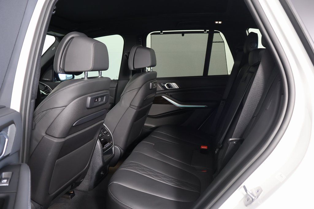 Thumbnail: 2023 BMW X5 - 11
