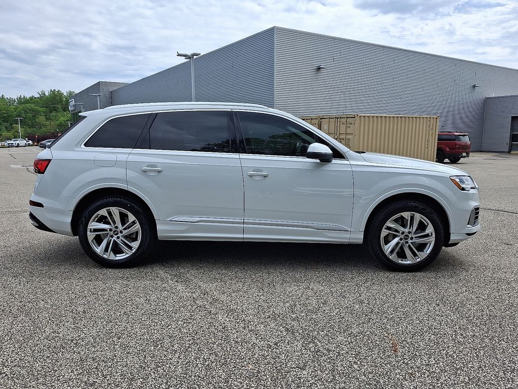 Thumbnail: 2023 Audi Q7 - 7