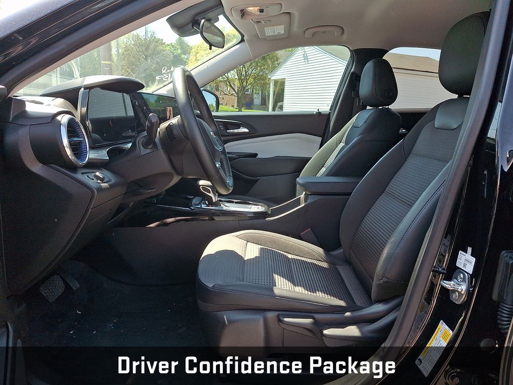2025 Chevrolet Trax LT Black at Subaru and VW of Moon Township