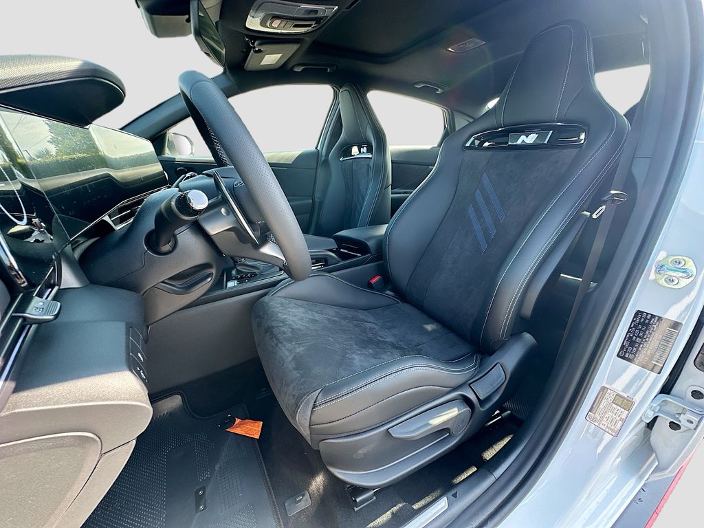 Thumbnail: 2025 Hyundai Elantra - 16