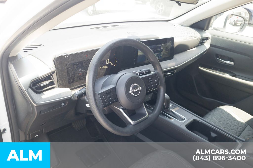Used 2025 White Nissan SV image 5