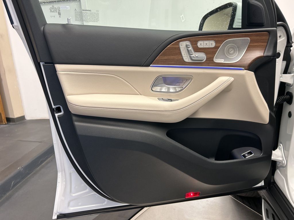 Thumbnail: 2026 Mercedes-Benz GLS - 11