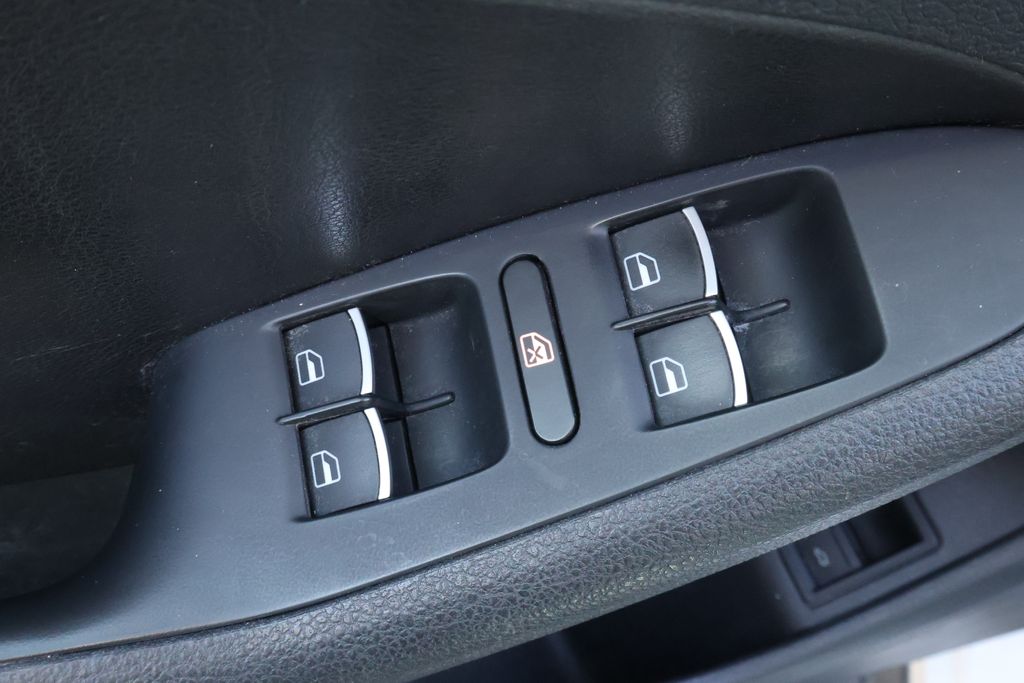 Thumbnail: 2013 Volkswagen Jetta - 11