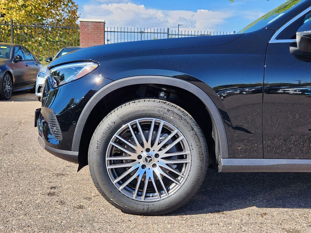 2025 Mercedes-Benz GLC GLC 300 6