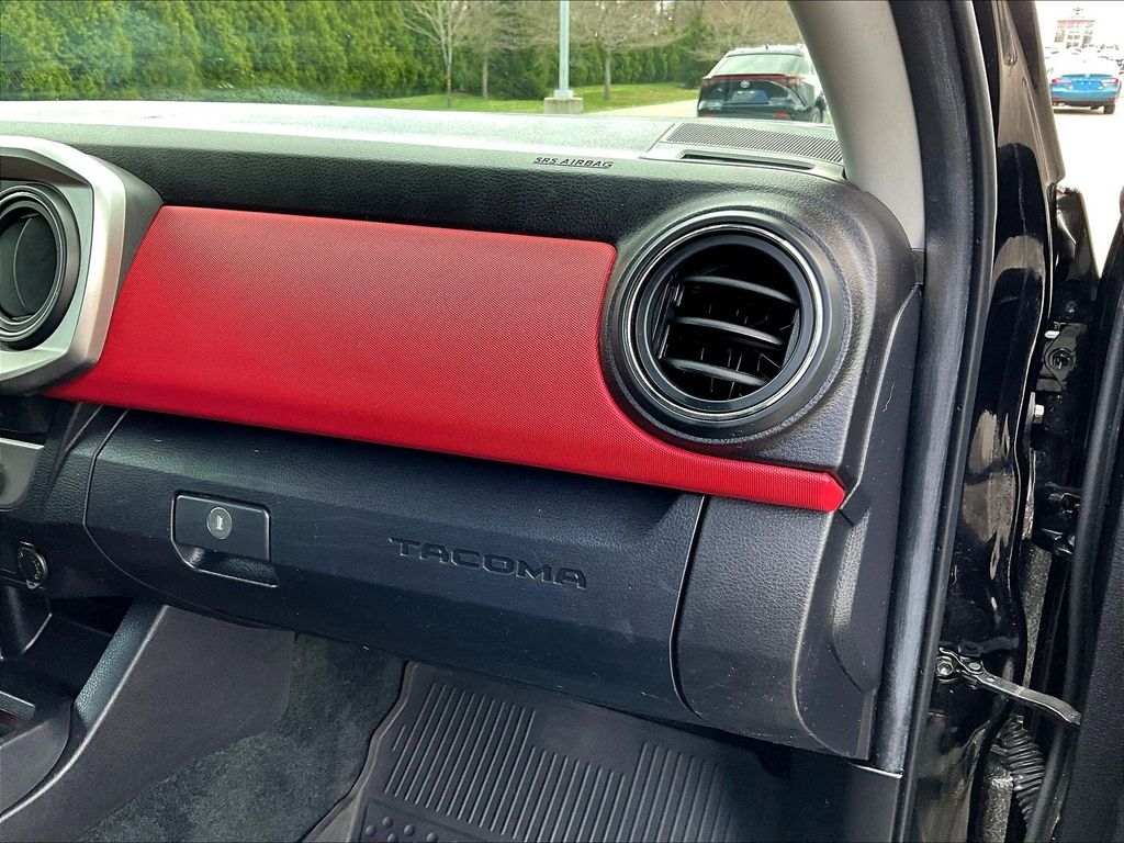 2023 Toyota Tacoma — photo 13
