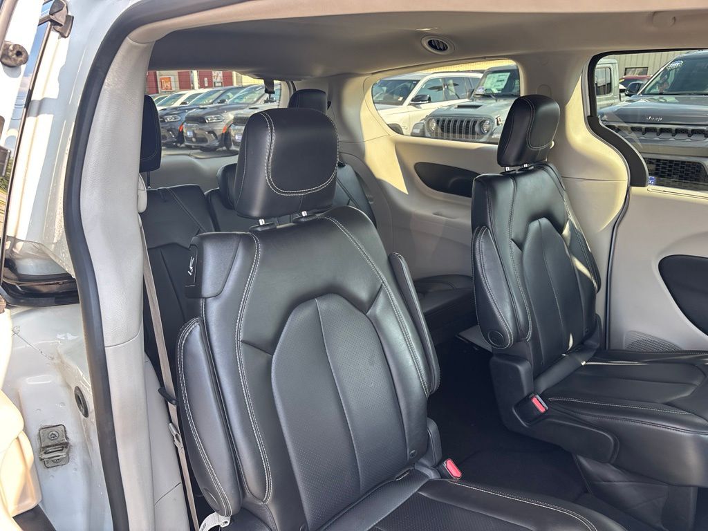 Used 2023 Chrysler Pacifica Van