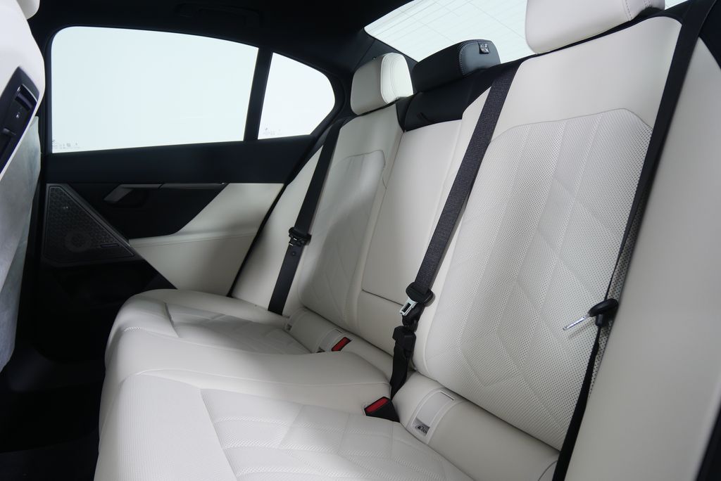 Thumbnail: 2026 BMW i5 - 17