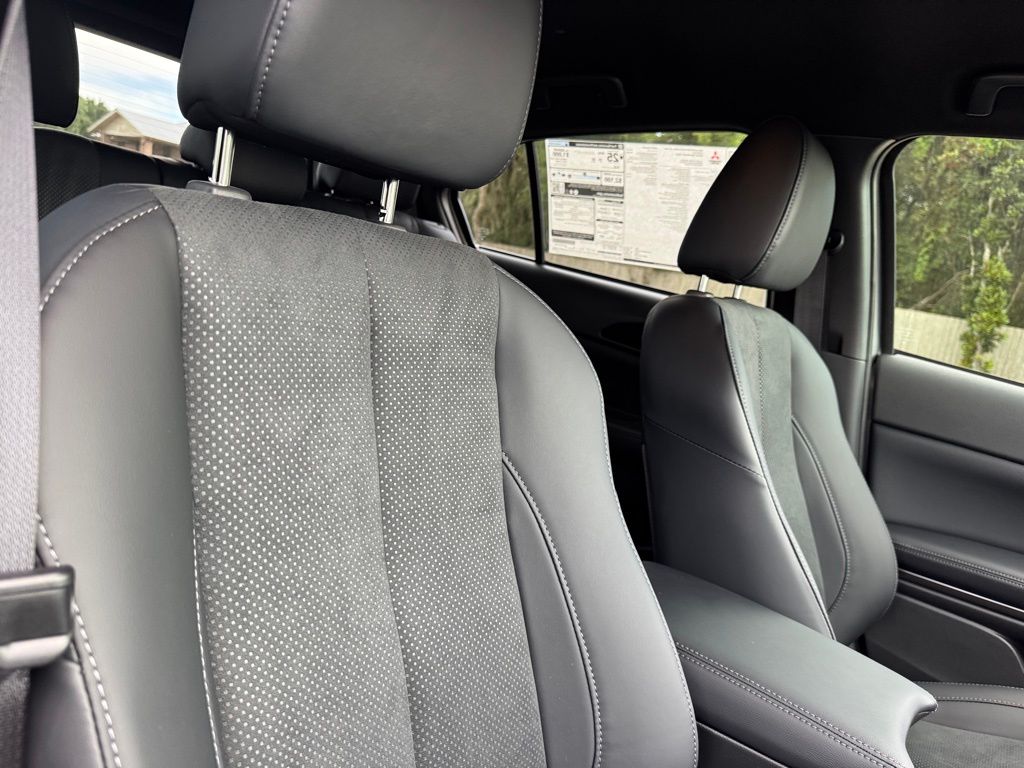 2025 Mitsubishi Eclipse Cross SEL photo 25
