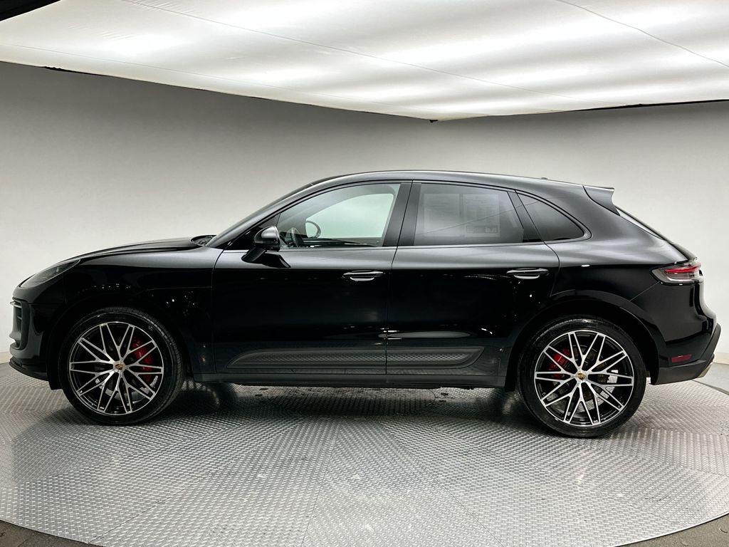 Thumbnail: 2023 Porsche Macan - 10