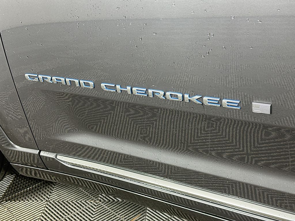 Used 2022 Gray Jeep Summit 4xe image 28