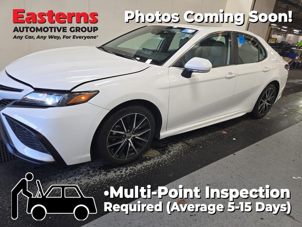 2024 Toyota Camry SE's photo