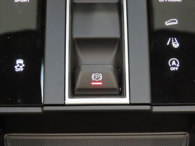 Thumbnail: 2026 Porsche Macan - 8