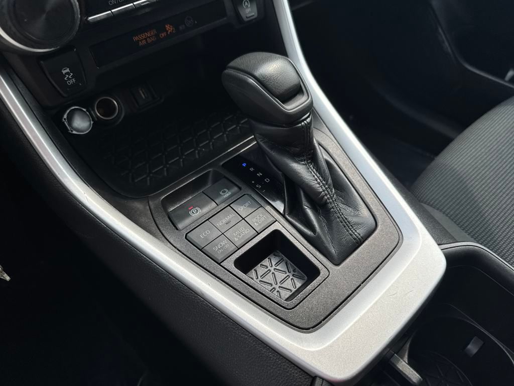 2022 Toyota RAV4 LE photo 23