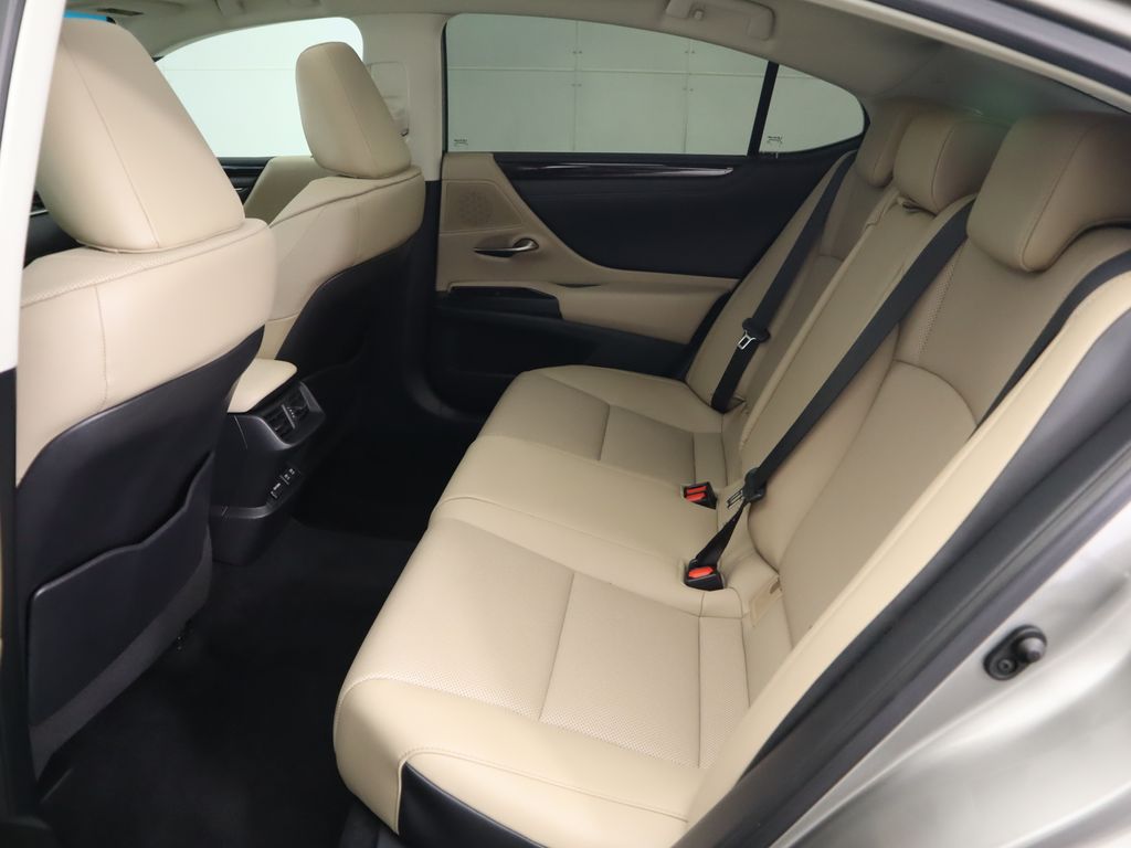 2021 Lexus ES 350 22