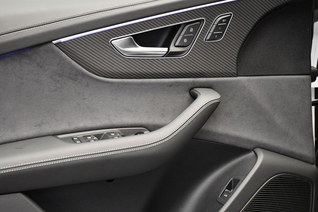 Thumbnail: 2026 Audi SQ8 - 30