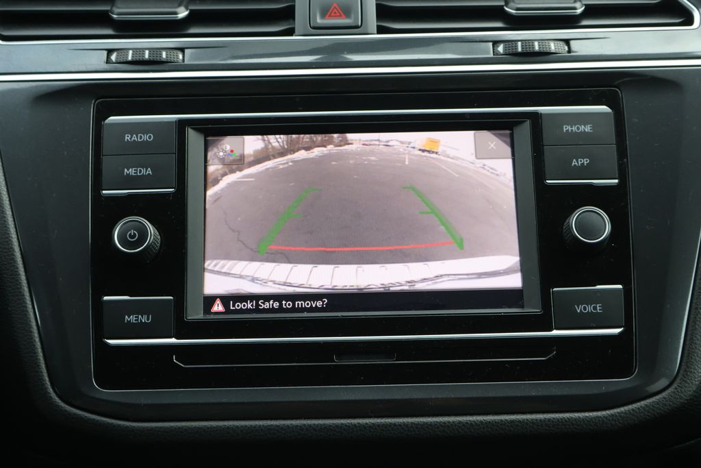 Thumbnail: 2022 Volkswagen Tiguan - 16