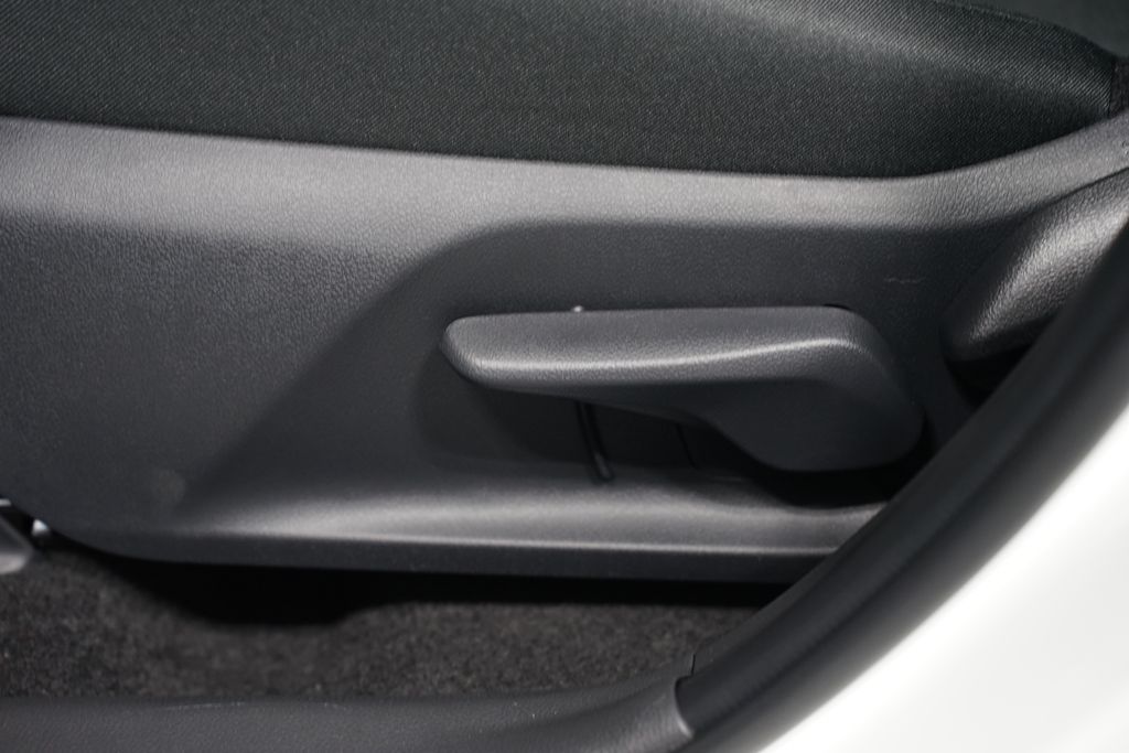 Thumbnail: 2025 Toyota RAV4 - 31