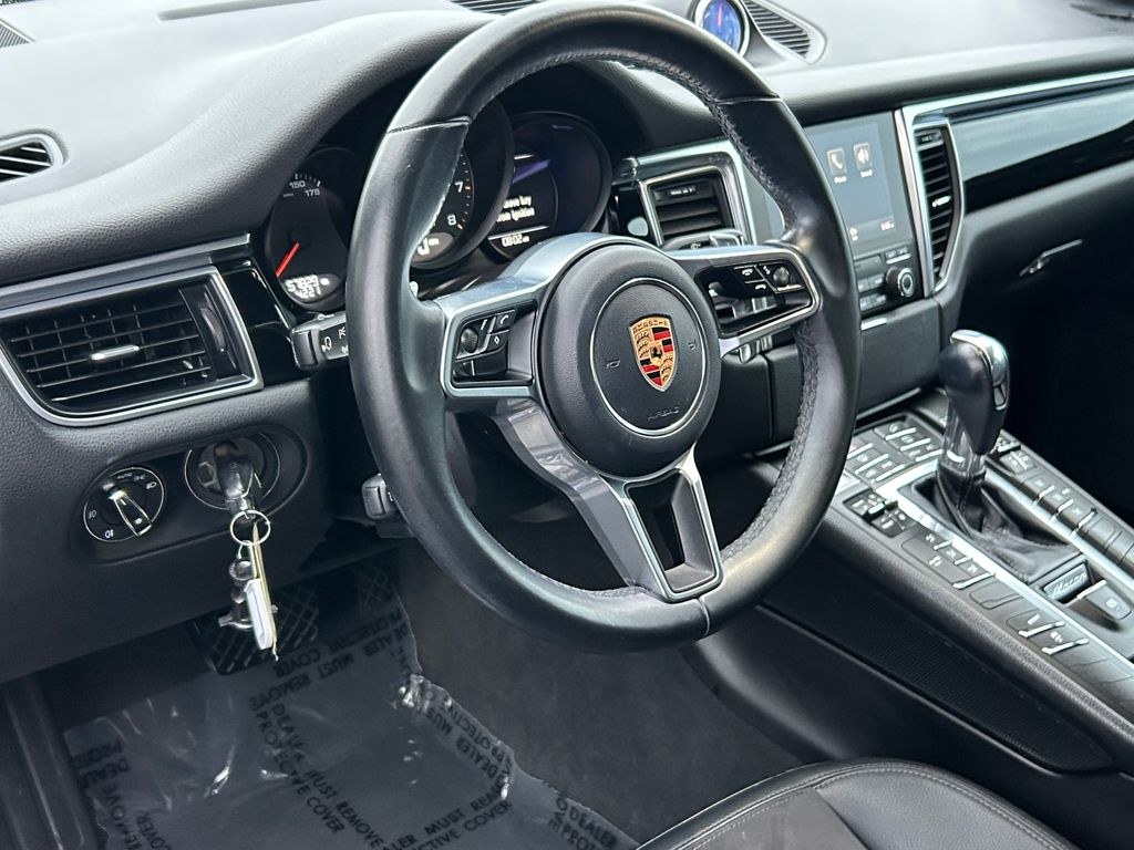 Thumbnail: 2018 Porsche Macan - 13