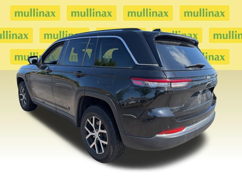 2023 Diamond Black Crystal Pearlcoat Jeep Grand Cherokee Limited RWD SUV