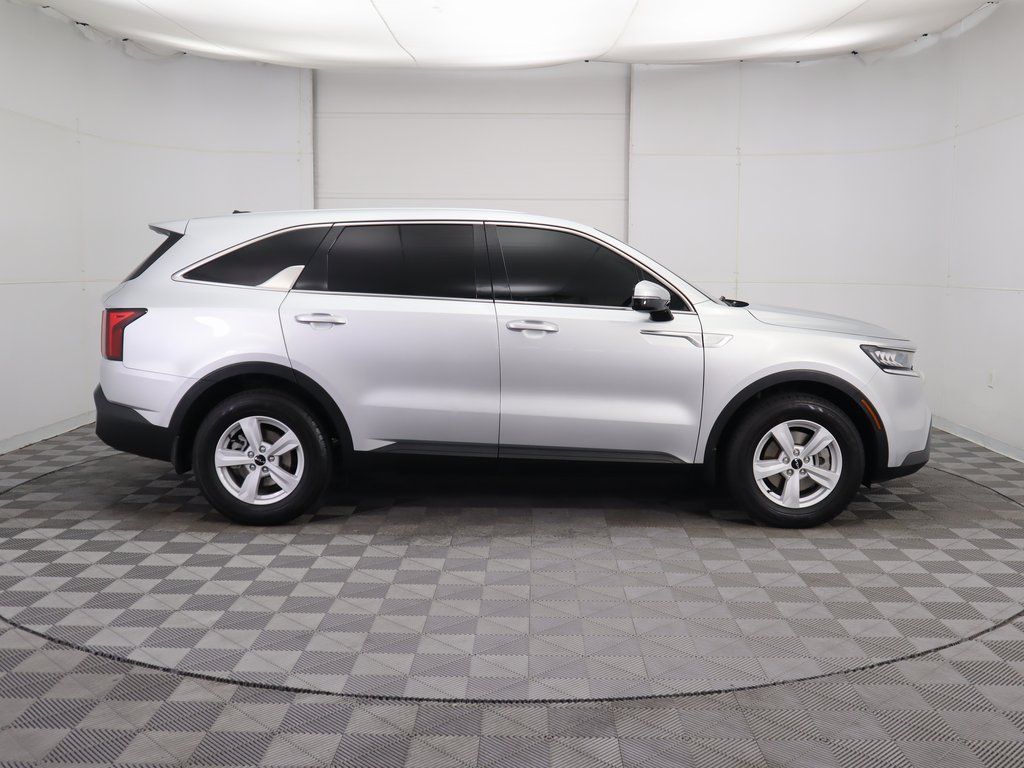 Thumbnail: 2022 Kia Sorento - 4