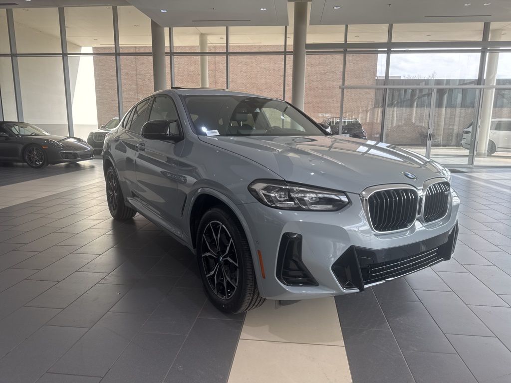 Thumbnail: 2025 BMW X4 - 3