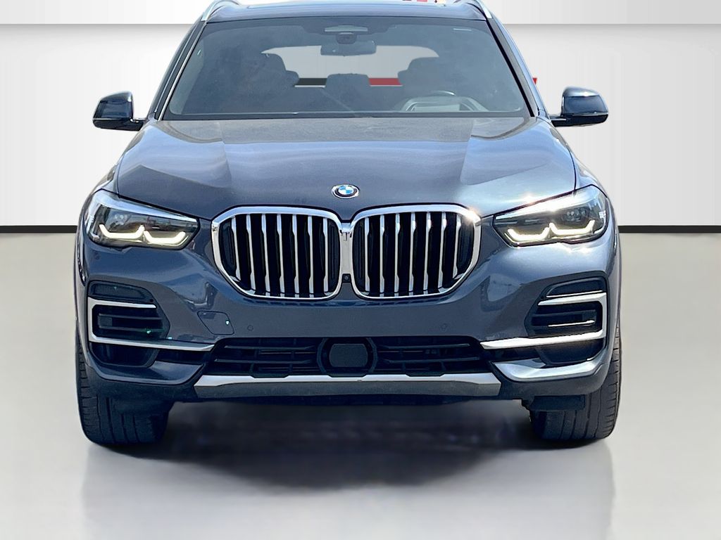 Used 2022 Gray BMW sDrive40i image 2
