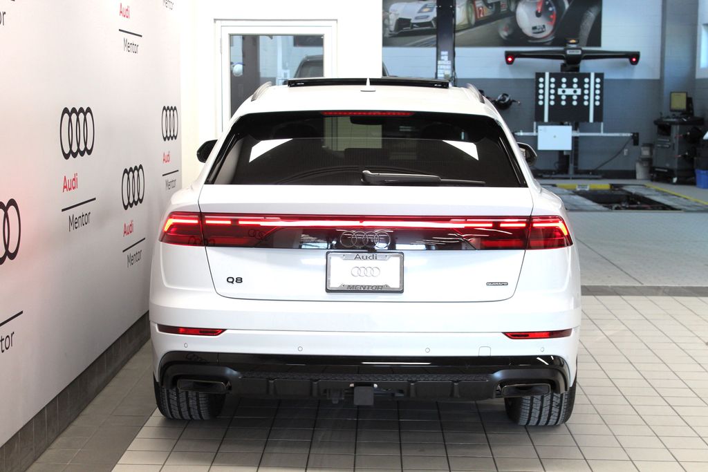 Thumbnail: 2026 Audi Q8 - 5