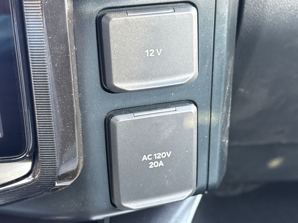 2025 Ford F-150 Lightning Platinum photo 26