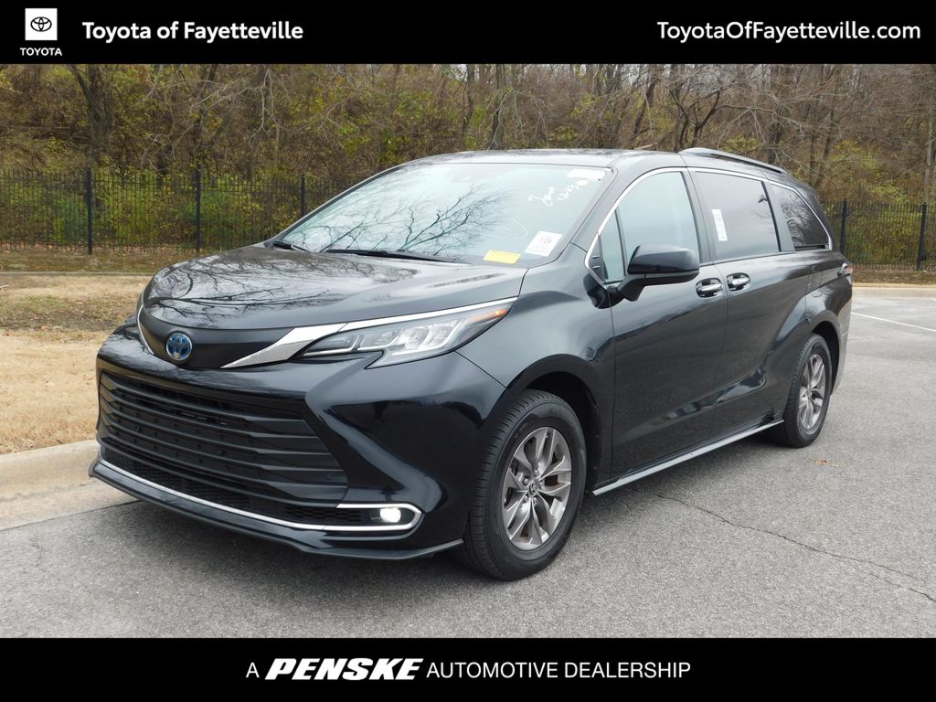 2023 Toyota Sienna XLE -
                Fayetteville, AR